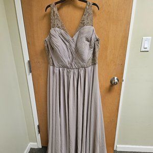 Long formal Gown JJ House Size 22